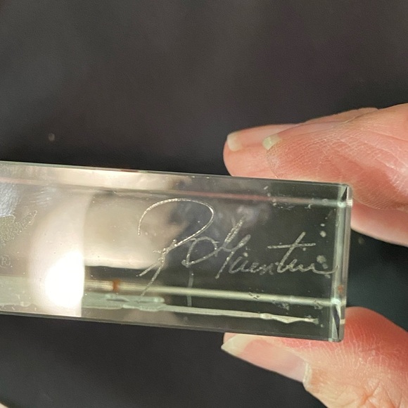 Disney Robert Guenther Etched Glass Paperweight DISNEY CASTLE Cinderella READ - Picture 5 of 6